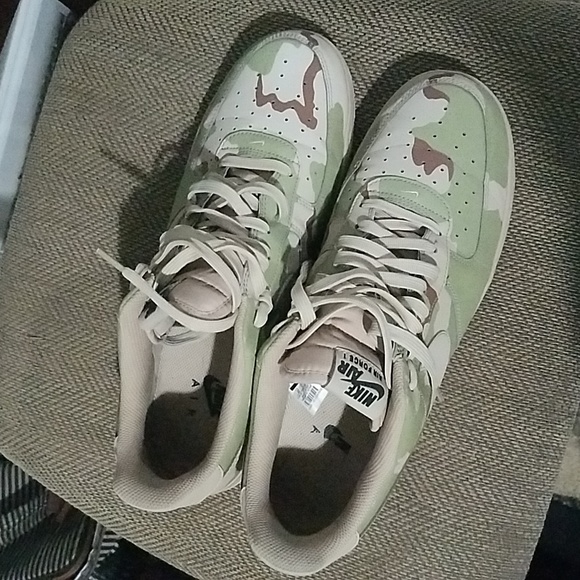 Shoes - Picture 6 of 7